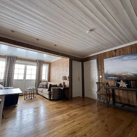 Cozy With Stunning Mountain Views Leilighet *