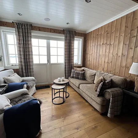 Cozy With Stunning Mountain Views Beitostolen