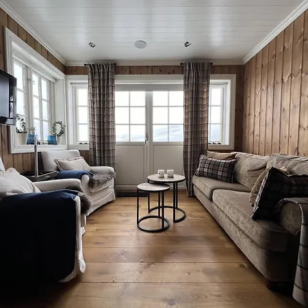 Cozy With Stunning Mountain Views Apartamento Beitostolen
